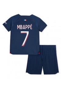 Paris Saint-Germain Kylian Mbappe #7 Jalkapallovaatteet Lasten Kotipeliasu 2023-24 Lyhythihainen (+ Lyhyet housut)